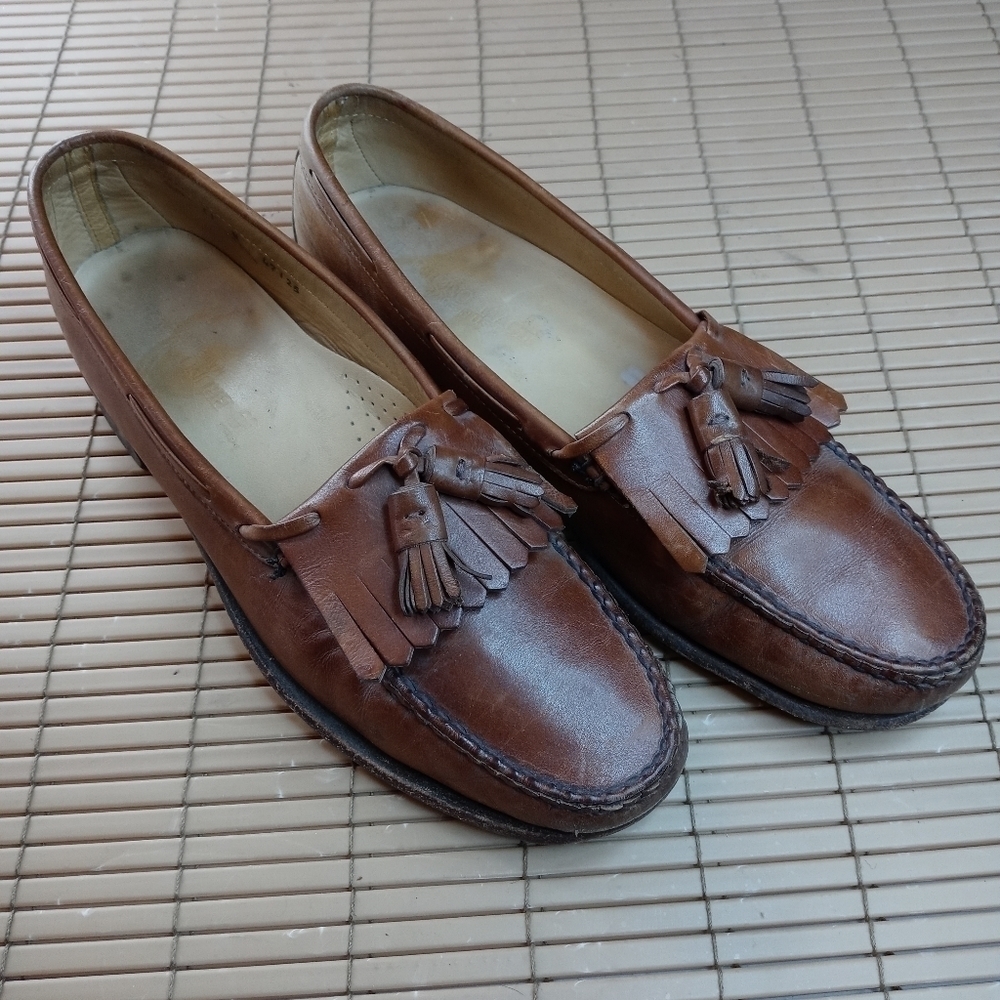 Bruno Magli Kiltie Tassle Loafers. Men's Size 11N brown leather. Wear on heels.